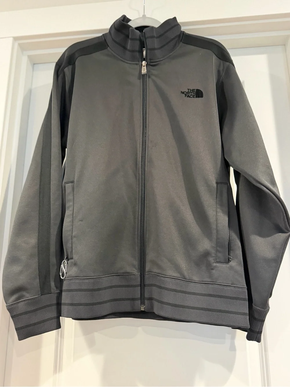 The North Face Men's Charcoal Gray Lightweight Zip Jacket